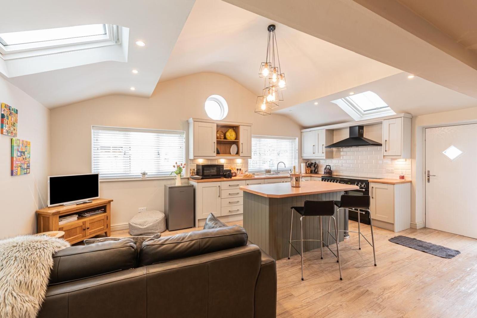 Quiet Self Contained Cottage Near Delamere Forest Cuddington  ภายนอก รูปภาพ